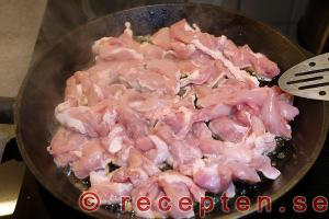 Så gör du Currykyckling steg 2.1 Currykyckling steg 2.1