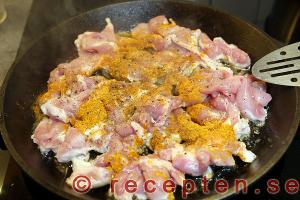 Så gör du Currykyckling steg 2.2 Currykyckling steg 2.2