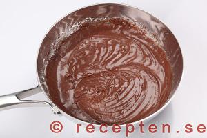 Så gör du Kladdkaka med nötter steg 5.2 Kladdkaka med nötter steg 5.2