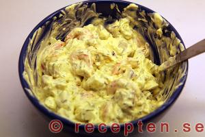 Laxfilé med ägg- och räkröra samt bakad potatis steg 8.1