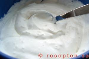 recept på kall vitlökssås kall vitlökssås recept