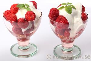 jordgubbar med citronyoghurt