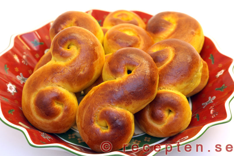 färdiggräddade olika lussekatter