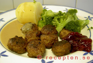 Köttbullar, sås och potatis.