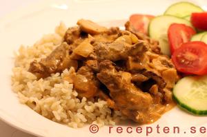 Biff stroganoff recept med strimlat nötkött biff stroganoff