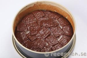 Så gör du steg 7.3 mintchokladtårta - lyxig kladdkaka med after eight instruktion steg 7.3 mintchokladtårta - lyxig kladdkaka med after eight