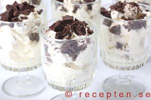 Recept på Stracciatellamousse stracciatellamousse