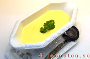 Recept på Hollandaisesås serverad med stekt röding hollandaisesås med stekt röding