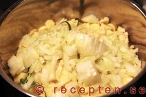 Så gör du Potatis- och jordärtskocksgratäng steg 2 Potatis- och jordärtskocksgratäng steg 2