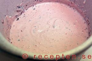 Så gör du Tranbärsyoghurtglass steg 2.2 Tranbärsyoghurtglass steg 2.2