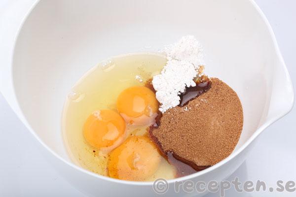 kolaglass med choklad steg 1: ägg, farinsocker, vaniljsocker
