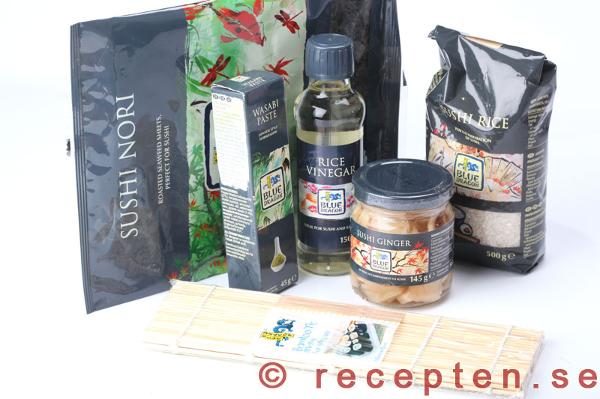 Sushi starkit: noriblad, risvinäger, sushiris, bambumatta, inlagd ingefära sushi startkit