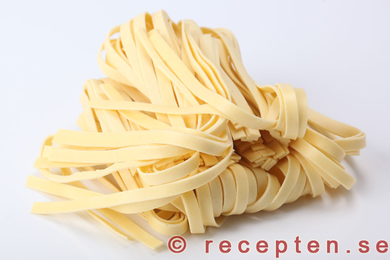 Bandspagetti som säljs som bollar bandspagetti
