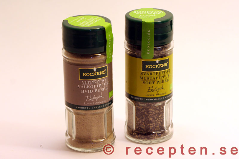 Våra vanligaste sorters peppar - svartpeppar och vitpeppar Svartpeppar och vitpeppar
