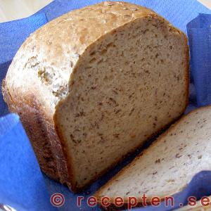 Ett bröd bakat i bakmaskin Bakmaskinsbröd