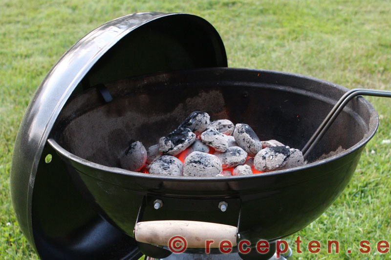 Kolgrill med perfekt glöd - dags att börja grilla Kolgrill med perfekt glöd