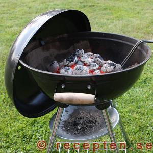 Kolgrill med perfekt glöd - dags att börja grilla Kolgrill med perfekt glöd