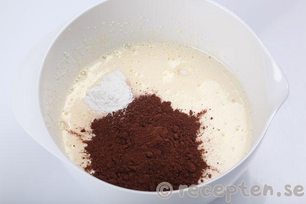 vanilj, salt, kakao tillsatt
