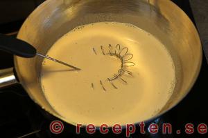 skyn blandad med grädde och kalvfond