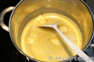 Kola steg 2.2: Rör om och låt koka upp.