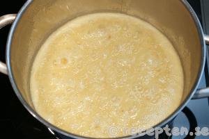 Kola steg 3.1: Kolasmeten kokar.