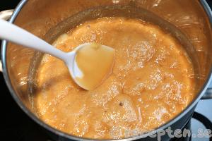 Kola steg 3.3: Rör om när smeten sjunker.