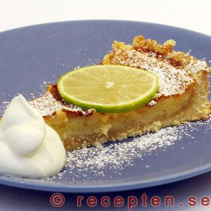 Citronpaj med lime serverad Citronpaj med lime
