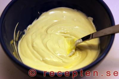 instruktion steg 5.2 laxfilé med ägg- och räkröra samt bakad potatis