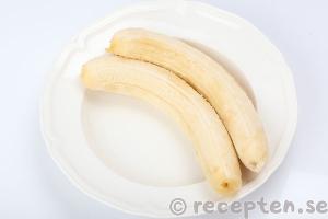banankaka steg 7-2: skalade bananer