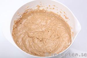 banankaka steg 8-2: färdig smet
