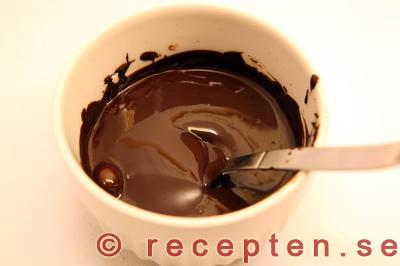 Smält choklad - Chokladpaj med mandel steg 10.2