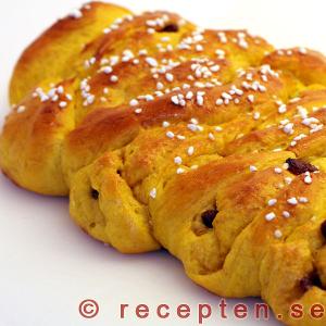 Flätor och längder av saffransbröd saffransbröd, längder och flätor