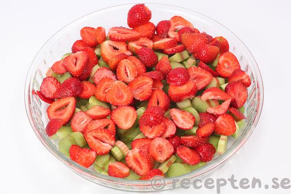 rabarber och jordgubbar
