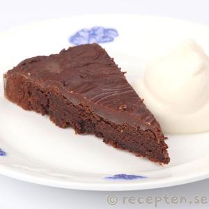 Mintchokladtårta - en kladdkaka med mintsmak från after eight Mintchokladtårta