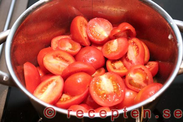 tomatbitar tillsatta