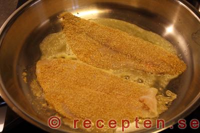 currypanerad rödspätta steg 7: stek ena sidan