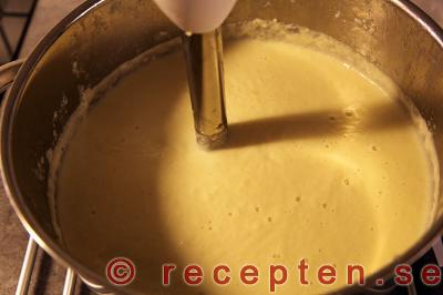 blomkålssoppa steg 5: färdigmixad soppa