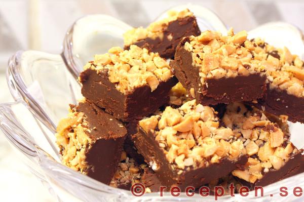 Chokladtryffel med jordnötter Chokladtryffel med jordnötter