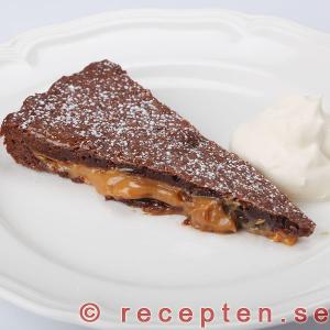 Kladdkaka med inbakad kolakräm kladdkaka med inbakad kolakräm