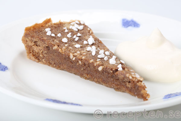 En bit kanelbullekladdkaka kanelbullekladdkaka