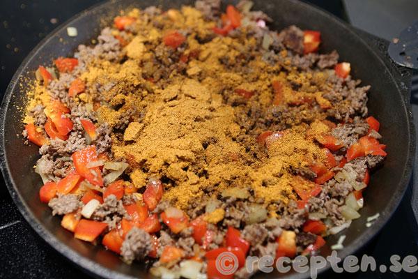 tacokrydda och vatten tillsatt