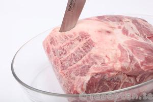 plommonspäckad karré steg 1: skär snitt