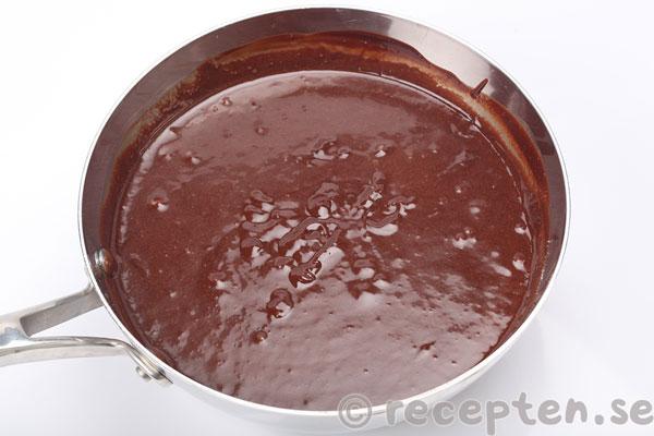 chokladkladdkaka steg 3: smeten blandad