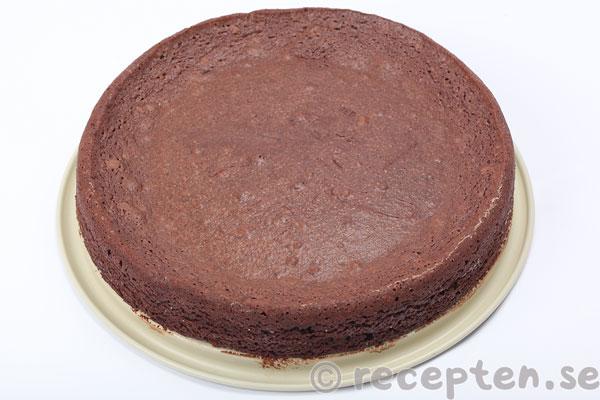 chokladkladdkaka steg 6: chokladkladdkakan har stelnat