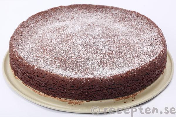 chokladkladdkaka steg 7: chokladkladdkaka med florsocker