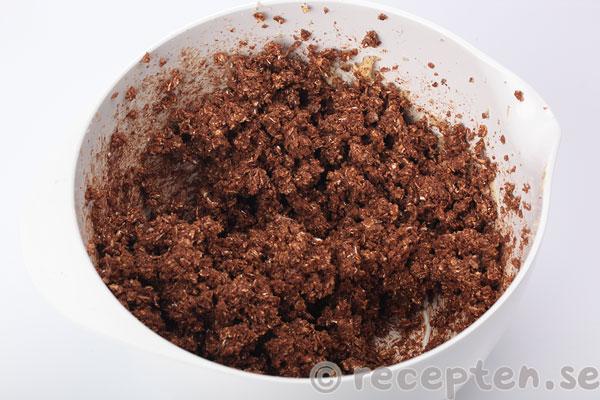 chokladbollar lchf steg 4: chokladbollssmeten klar