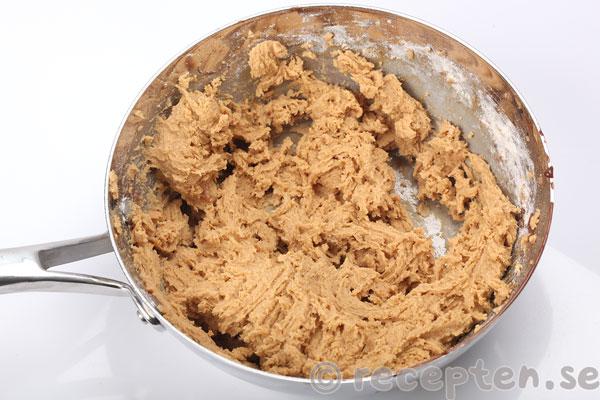 kladdkaka cookie dough steg 7: cookie dough-smeten blandad