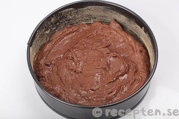 frasig kladdkaka steg 6: smeten utbredd i formen