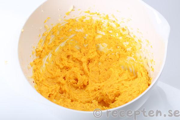 saffranscookies steg 6: smeten blandad