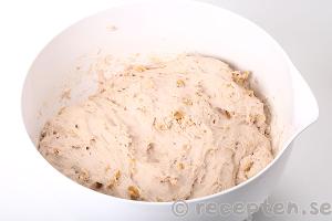 Valnötsbröd steg 8: Färdigjäst bröd.